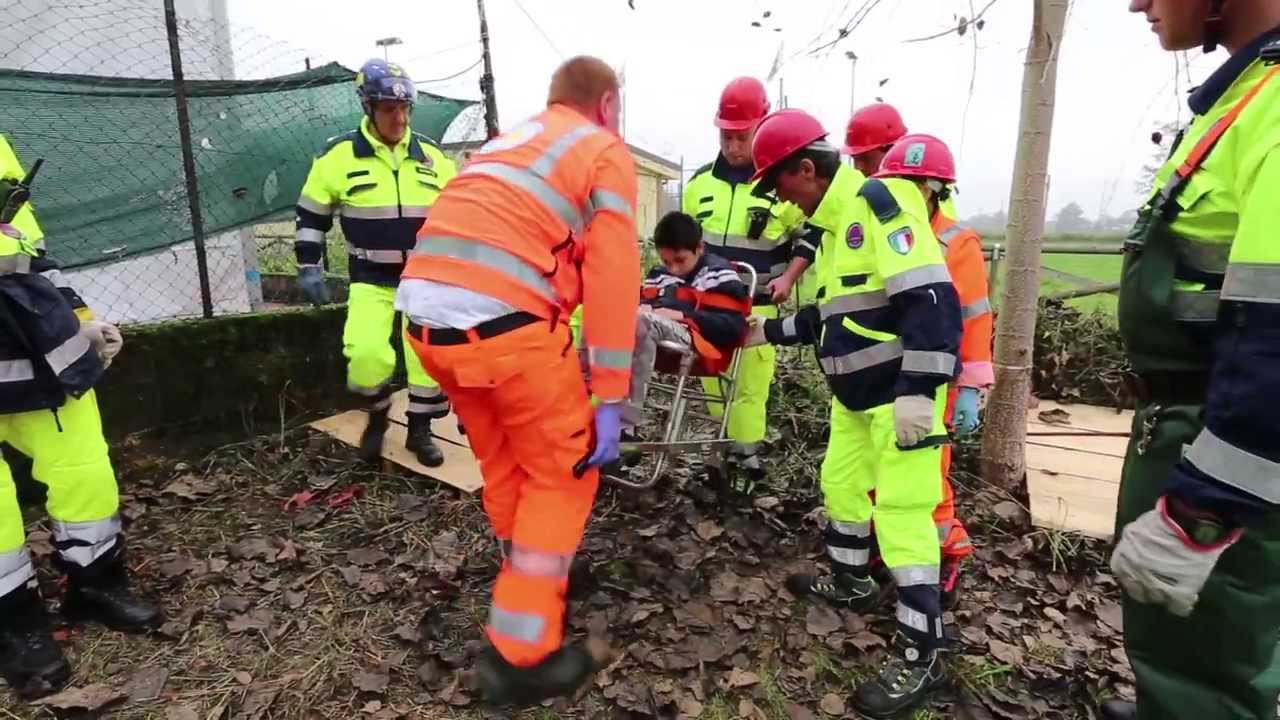 PROTEZIONE CIVILE - Simulazione terremoto e intervento - YouTube