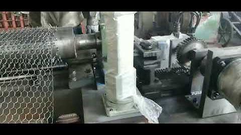 Auto Hexagonal wire netting weaving machine pvc wire weaving machine made in China