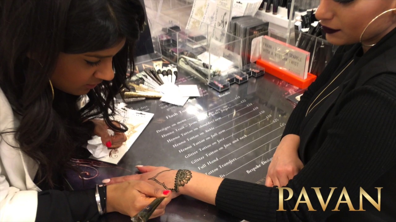 Applying Henna   The Henna Bar