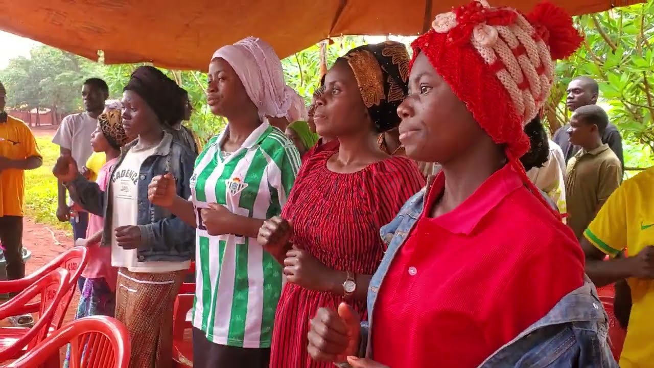 Wimbo wa Wokovu choir kwenye arusi ya ANDREA RAMADHANI NA NEEMA JEANNE
