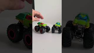 Raphael vs. Leonardo TMNT Monster Trucks 1:64 Scale - FULL REVIEW