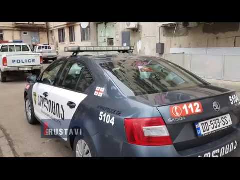 ვინ იპარავს ლიფტიდან ფულს