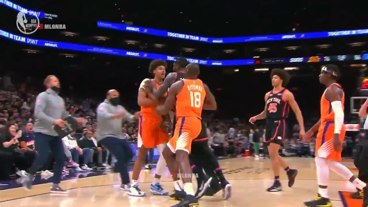 Julius Randle got ejected after this scuffle with Cameron Johnson