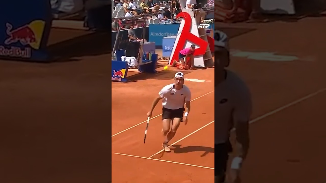 WHAT a rally that is😉👆#hotshot #tennis #atp250