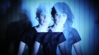 Miniatura de vídeo de "Loane - Adieu tristes sourires [Official Music Video]"