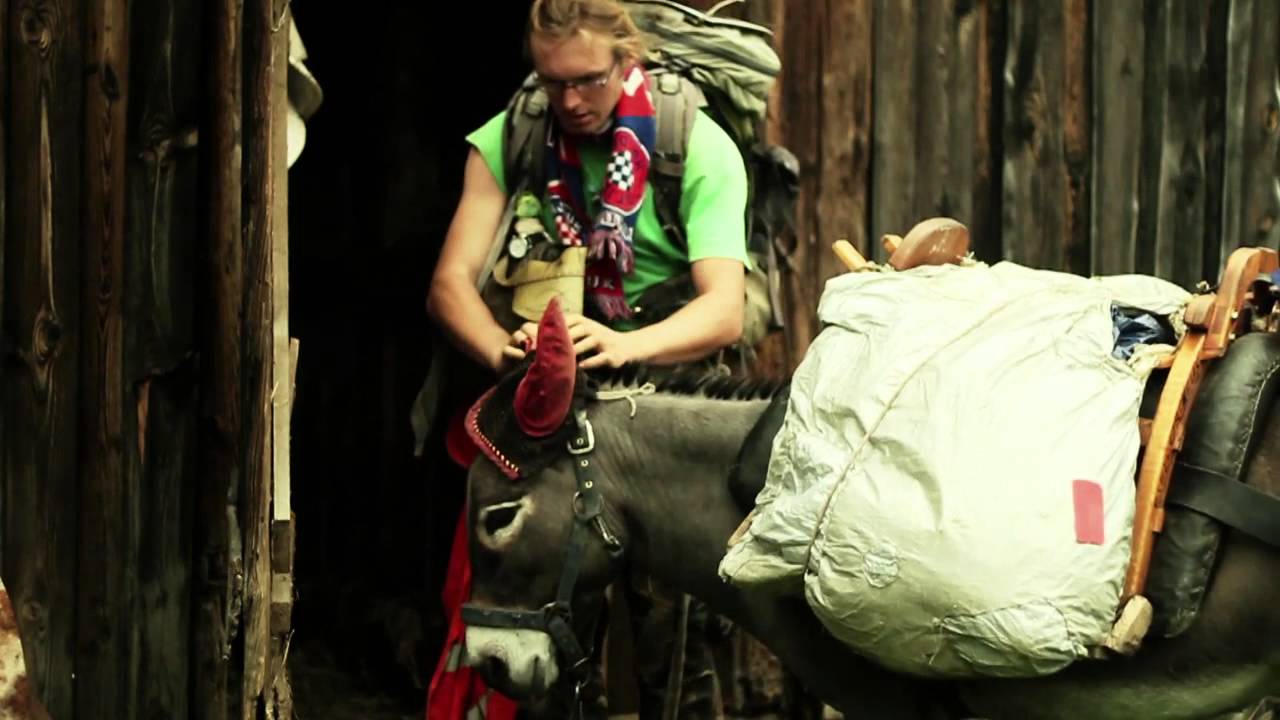 25-jähriger Deutscher marschiert mit Esel 2000km durch Europa