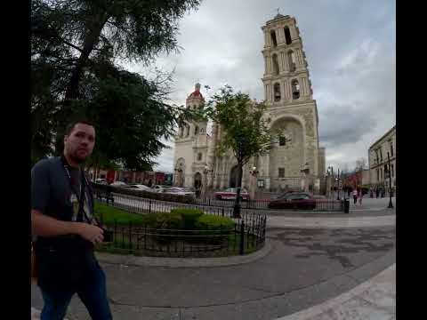 Caminando en la Zona Centro de Coahuila.