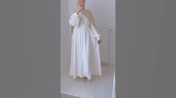 عن جمال اللون الأبيض فساتين صيفية 