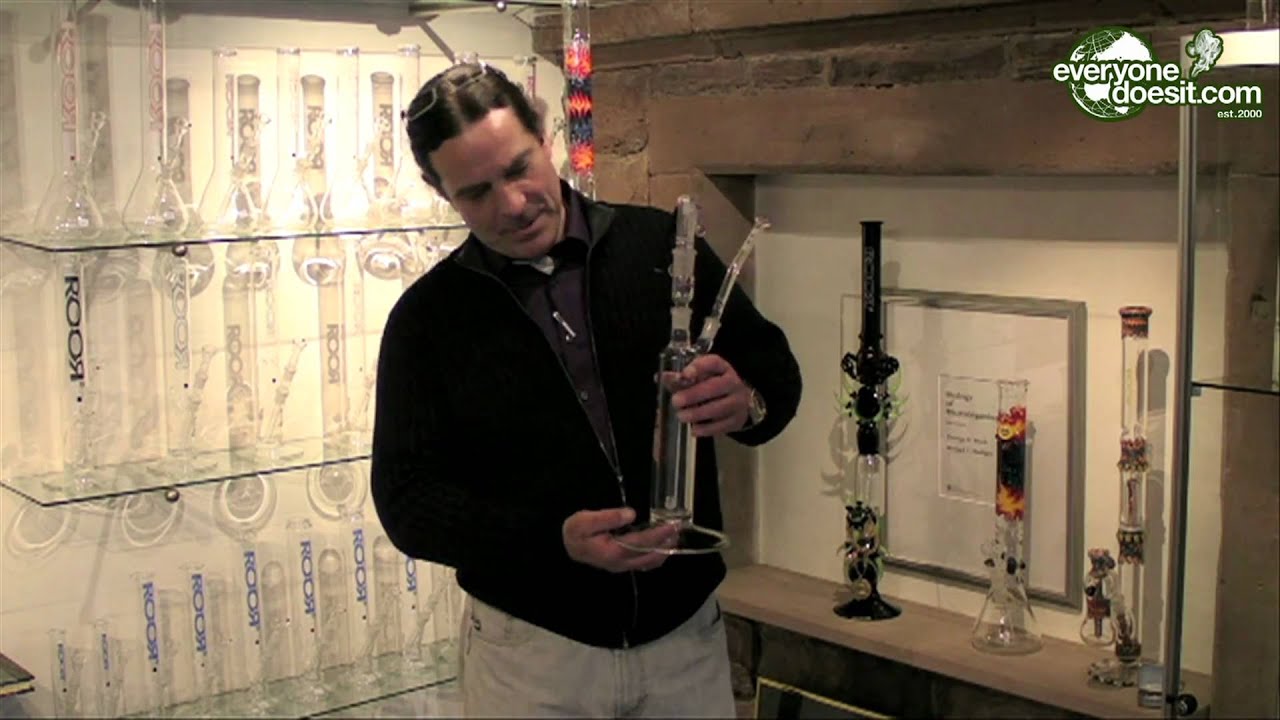 Roor Bongs & Vaporizers at Everyone Does It