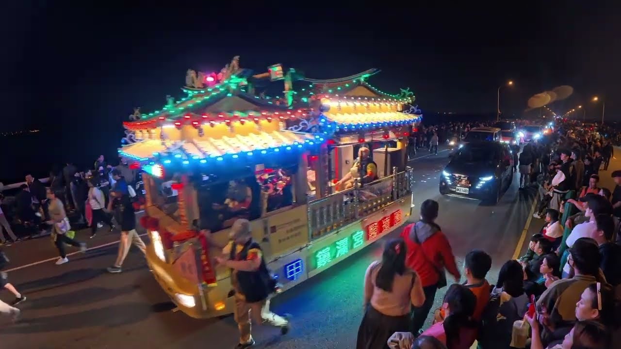 大甲媽出城大甲溪萬頭攢動