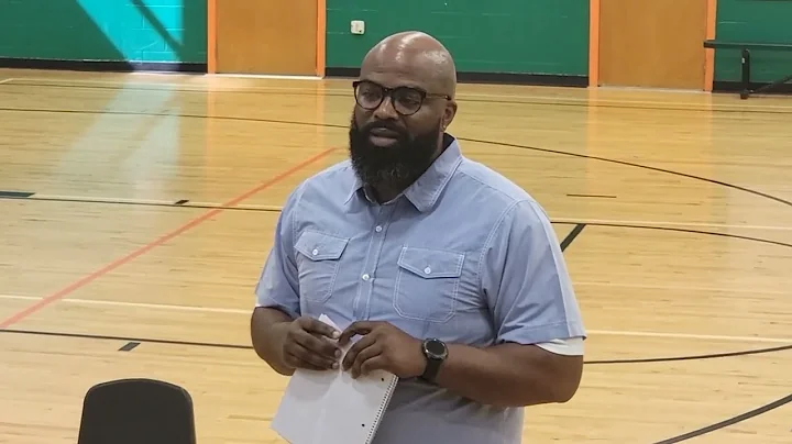Randy Wade speaks with "Undefeated" RJ Murray Midd...