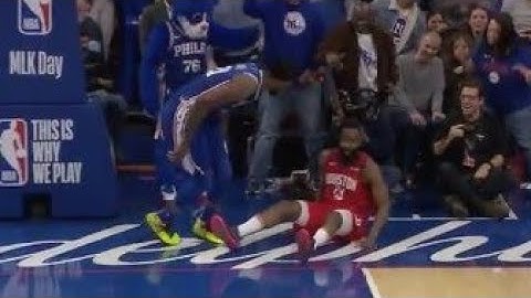 Joel Embiid Blocks James Harden! Rockets vs 76ers