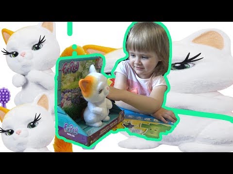 Распаковка игрушки пушистый друг furreal friends. Катя распаковывает игрушку рыжий котёнок.