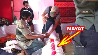 Seperti inilah cara membungkus jenazah di Toraja