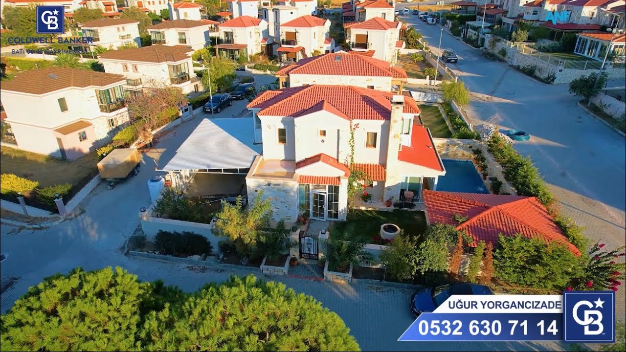 İzmir’in en güzel ilçelerinden biri olan Eski Foça’da satılık muhteşem villa…