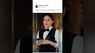 Kafede Müşteri Varken Telefonla Ilgilenen Garson.