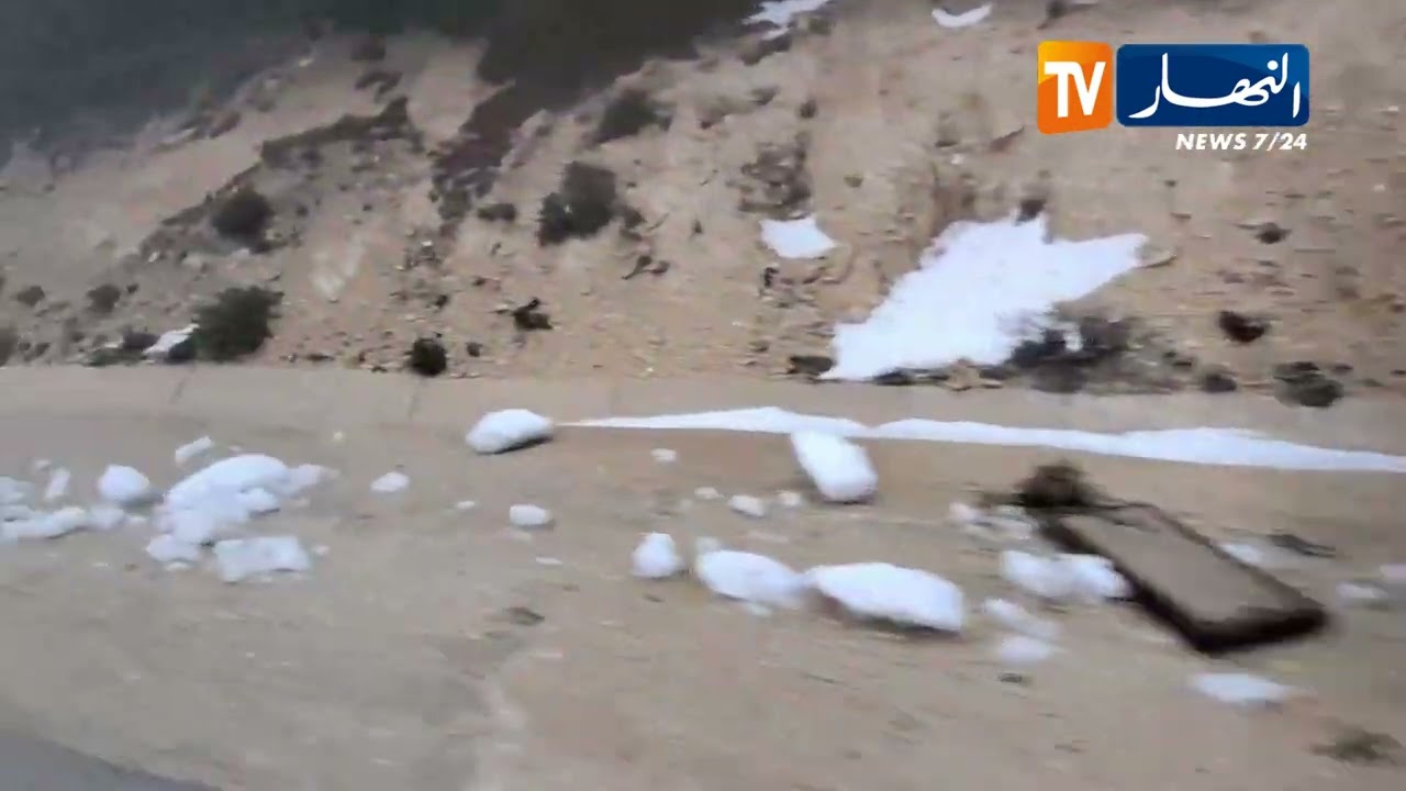 تبسة..شاهد تساقط الثلوج في أعالي جبال الدكان