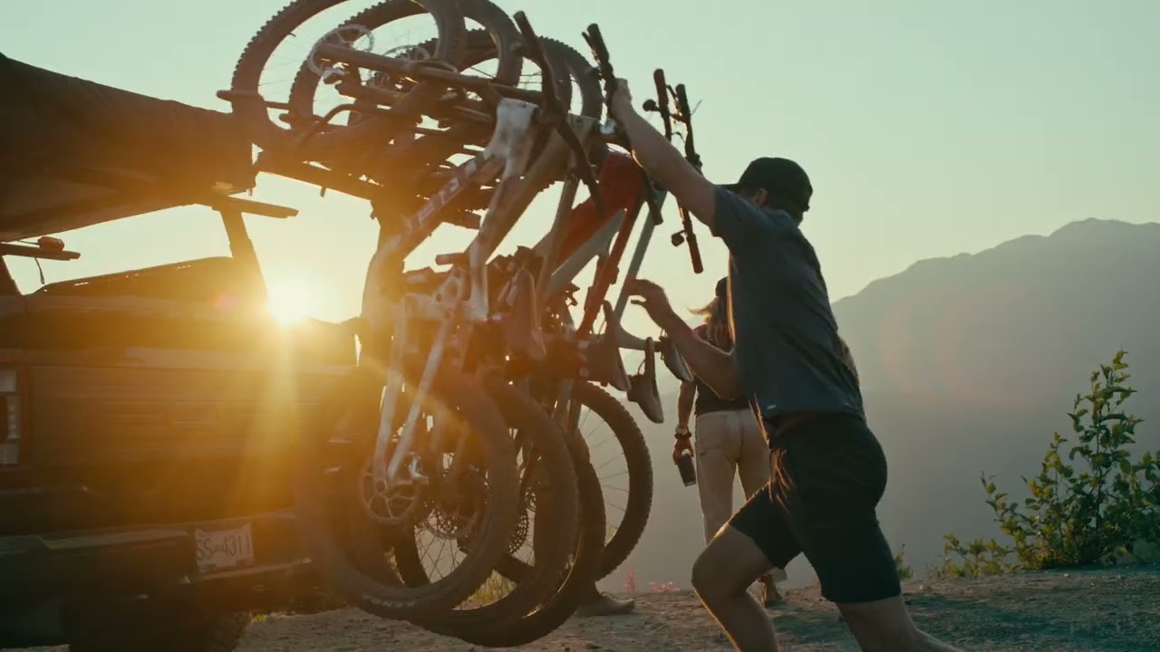 Preview of Thule ReVert 4-Bike Hitch Rack Video