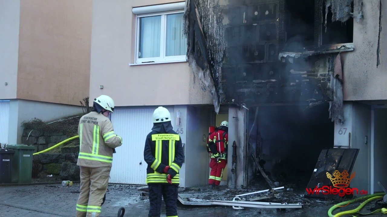 Feuer Dreis-Tiefenbach (Netphen) : Garagenbrand greift auf Mehrfamilienhaus über – 600.000€ Schaden