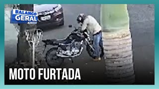 Flagrante Homem Arromba A Tranca Da Direção E Furta Motocicleta
