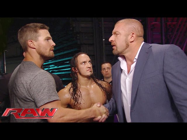 Arrow star Stephen Amell gets a match at SummerSlam: Raw, Aug. 10, 2015 class=