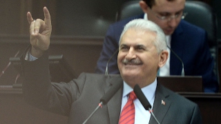 Başbakan Binali Yıldırımdan Bozkurt Işareti