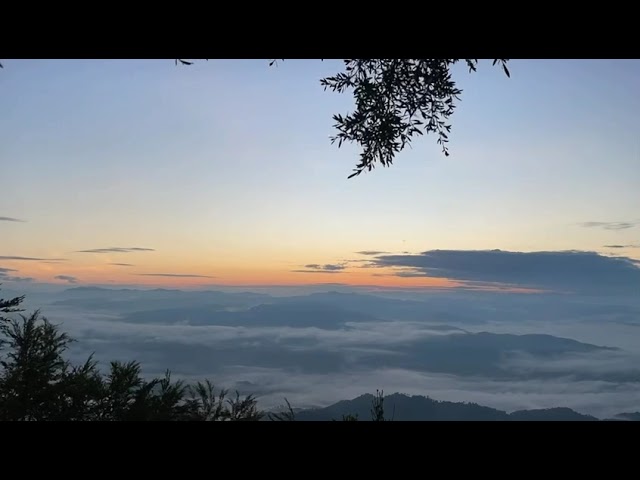 view time-lapse di puncak gunung kerunai waktu pagi class=