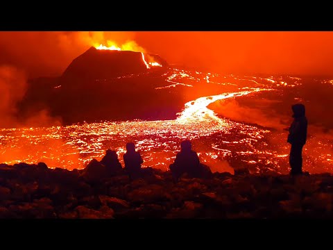 ICELAND VOLCANO FILLS UP THE "PATH B" SIDE, LIKE NEVER BEFORE! UNREAL NIGHT VIEWS!- 28 august 2021