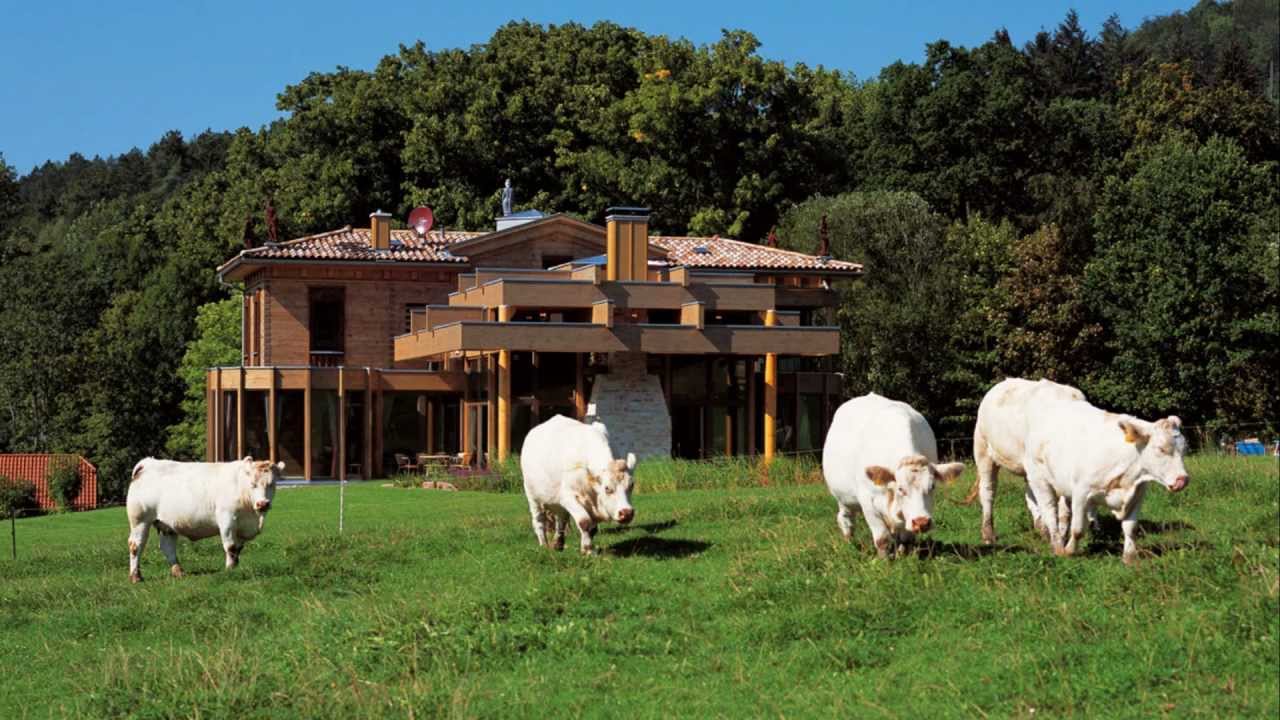 Luxuriöse blockhaus villa im toskana stil