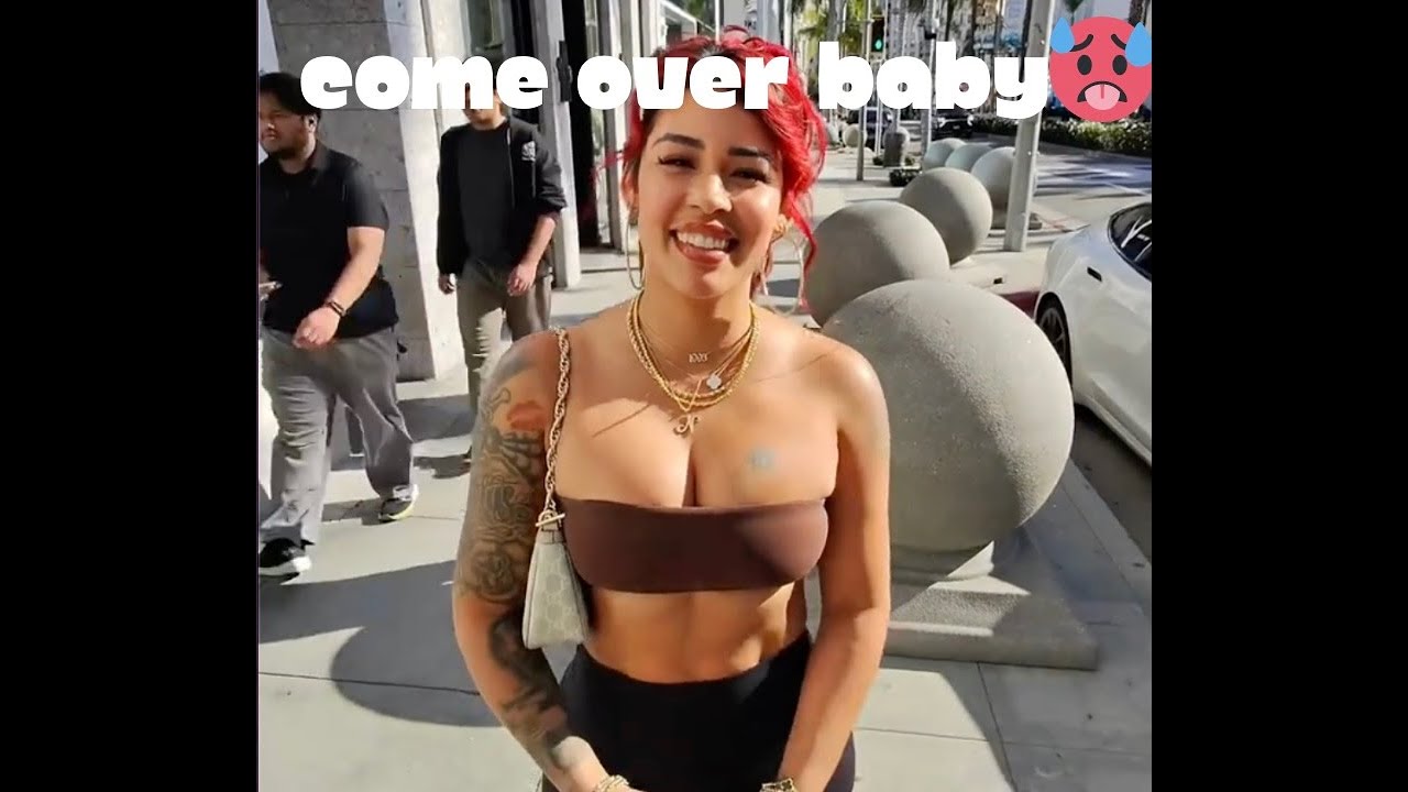 How To Approach Girls Naturally (No Awkward Moments)