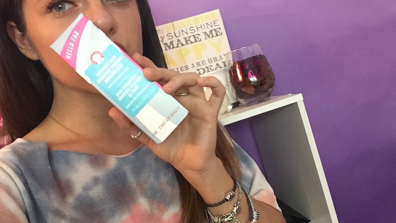 First Aid Beauty Coconut Skin Smoothie Priming Moisturizer Review