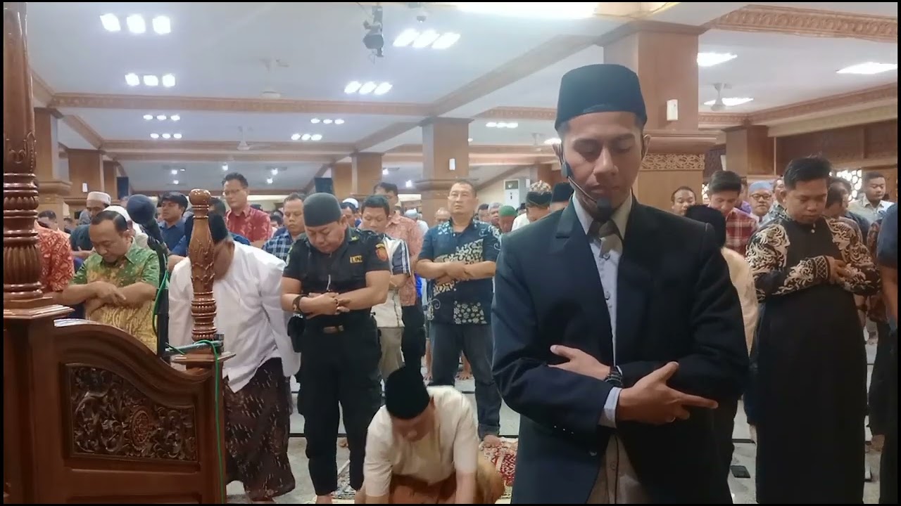 Shalat Jum'at Masjid Al Muhajirin Pemkot Surabaya Imam Ust Wildan Nadzif, S. Sos. Al Hafidz 