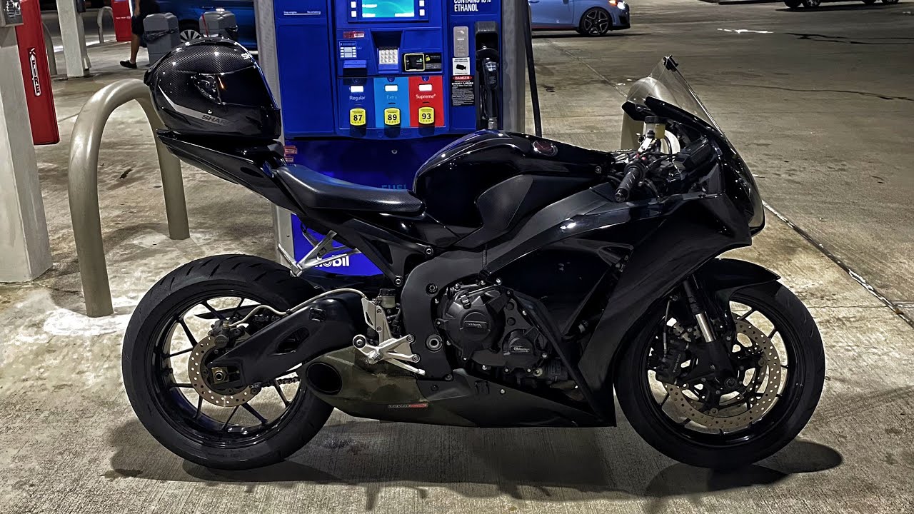 No friends, 11 p:m, blacked out missile. | Cbr1000rr pure sound 