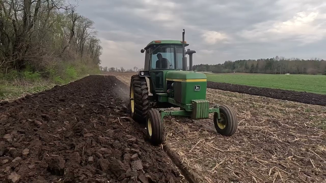 So entsteht ein Hirsch | So entsteht ein John Deere 8R