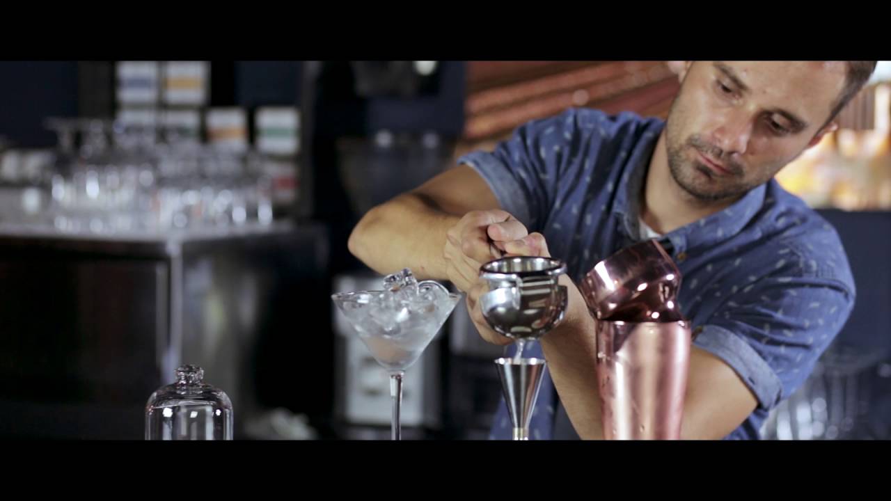 Готовим коктейль в Fly Bar