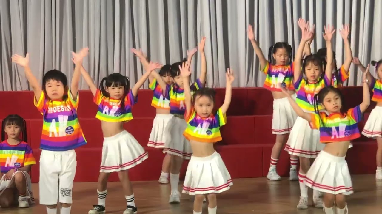 Nhi nhảy hiện đại “Toca Toca”