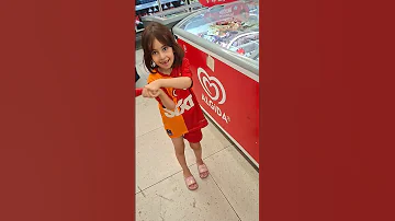 زعلانه مبسوطه مغيوضه كلي بوضه 