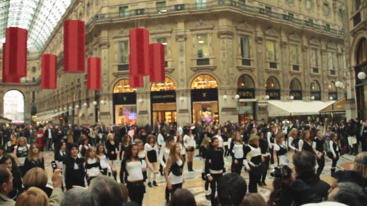 Britney Spears 3 flash mob a Milano