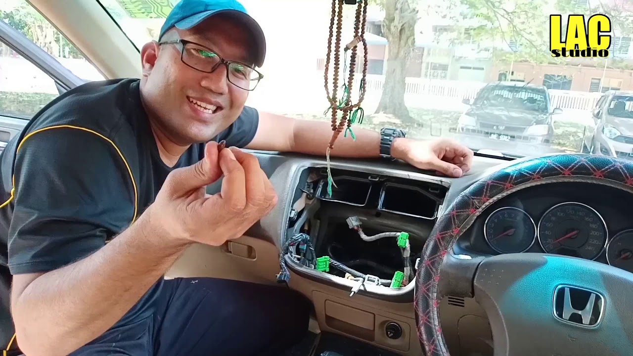 How to change Honda civic es aircond panel - YouTube