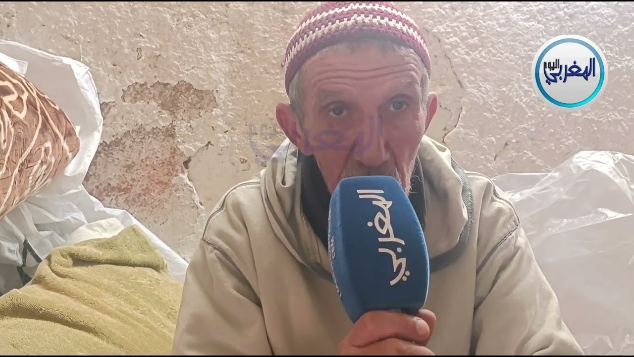 مارحموهش..اشتغل أكثر من 20 سنة كحارس بالمؤسسات ولكن في خريف عمره لقا راسو فالزنقة  