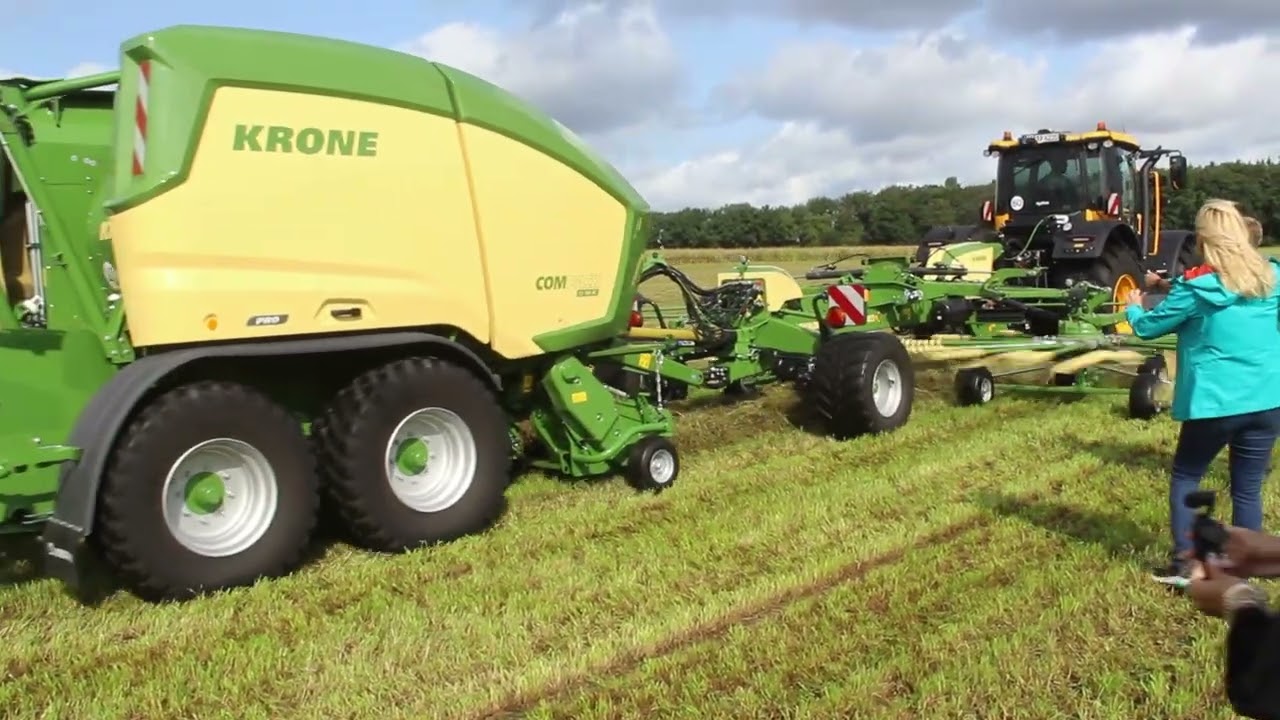 Kombinace shrnovače Krone Swadro Baletrain TC 880 s lisem Compack CV 150 XC