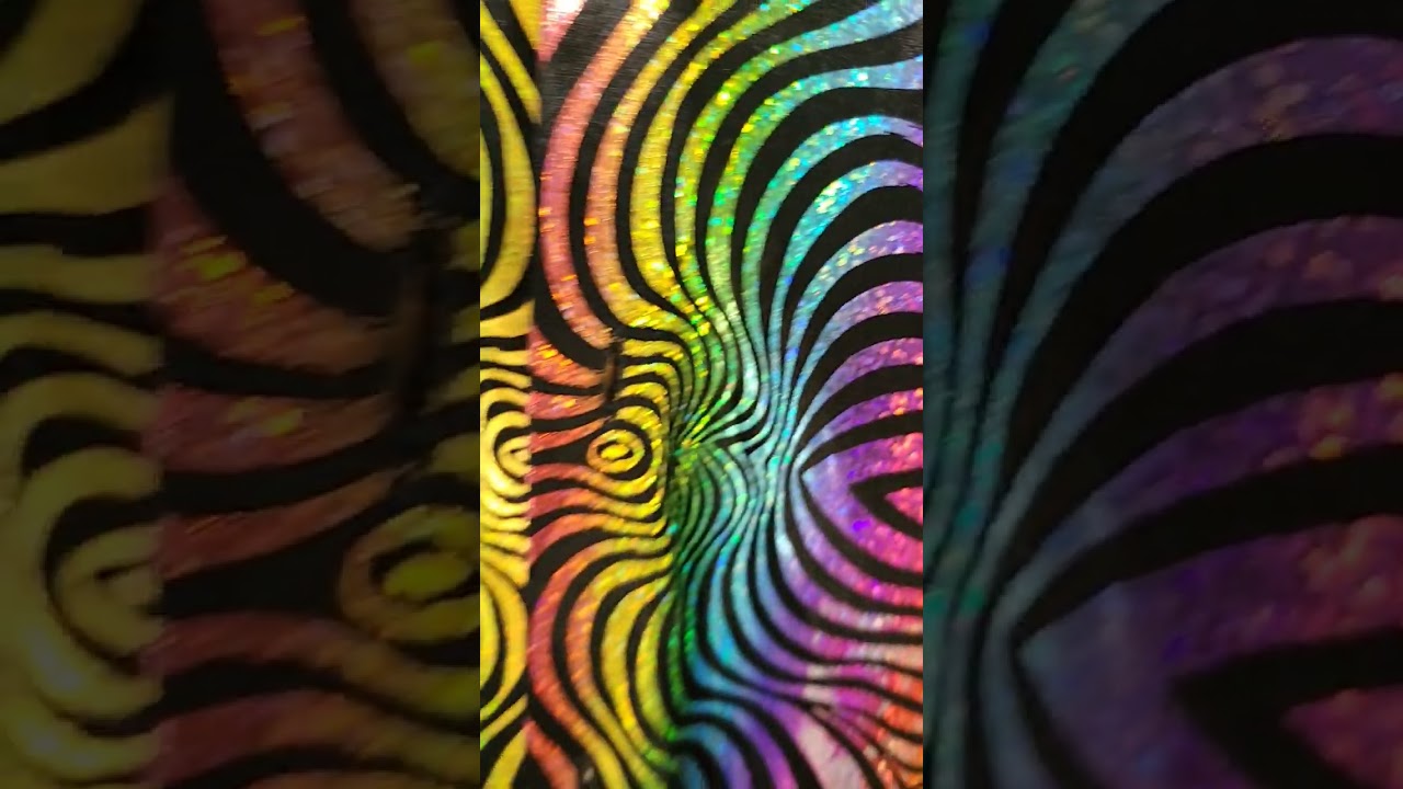 Psychedelic colors that play with your eyes! ✌️