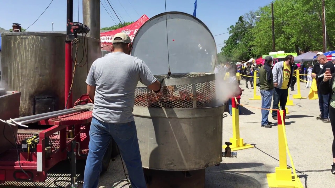 Keller Crawfish Krawl~Duane's Crawfish Farms~Stirring the pot!