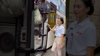 Pramugari Ramah Dan Juga Cantik