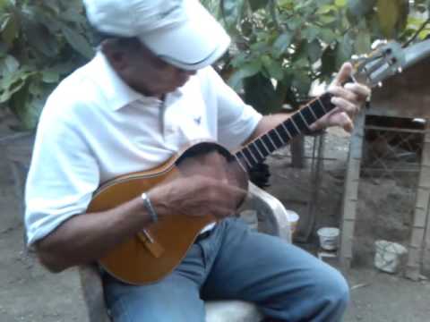 El inmortal guaro (henry) de sus panas - YouTube