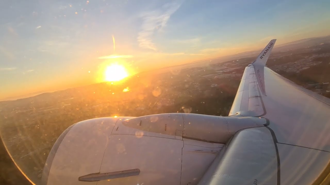 4K | Stunning Sunrise Departure | Ryanair 737-800 | OPO-LBA