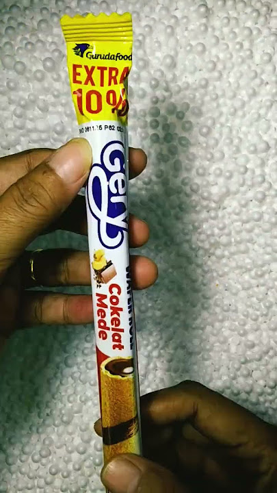 Mencari jajanan dan menemukan Gery wafer Roll Cokelat Mede #huntingjajan#gery#waferrolls#cokelat