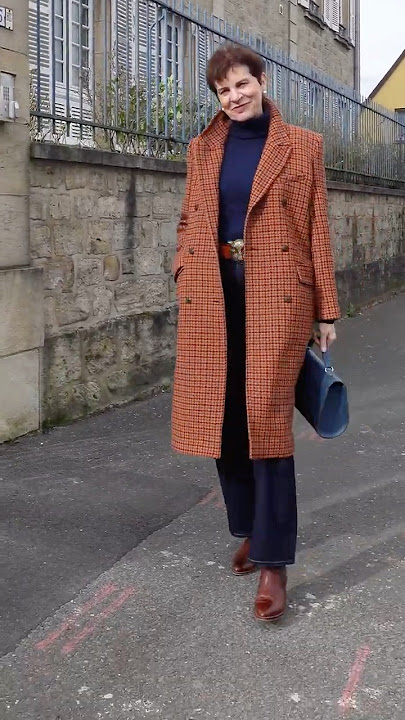 Dress Like A French Woman: The Tara Jarmon Coat