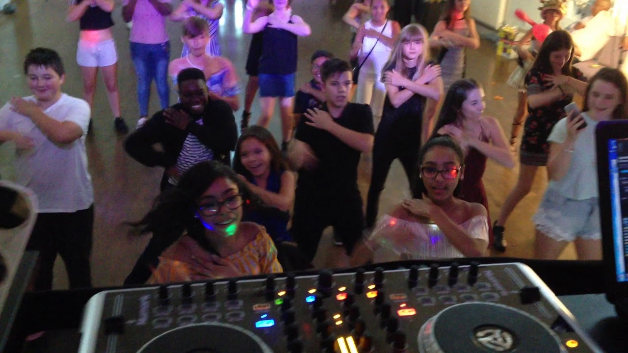 Kids Disco Party DJ Carshalton www.somdjhire.co.uk/kids-disco