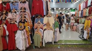 Gi-Ants Wholesale Ladies Tops Shop At Pratunam Market..